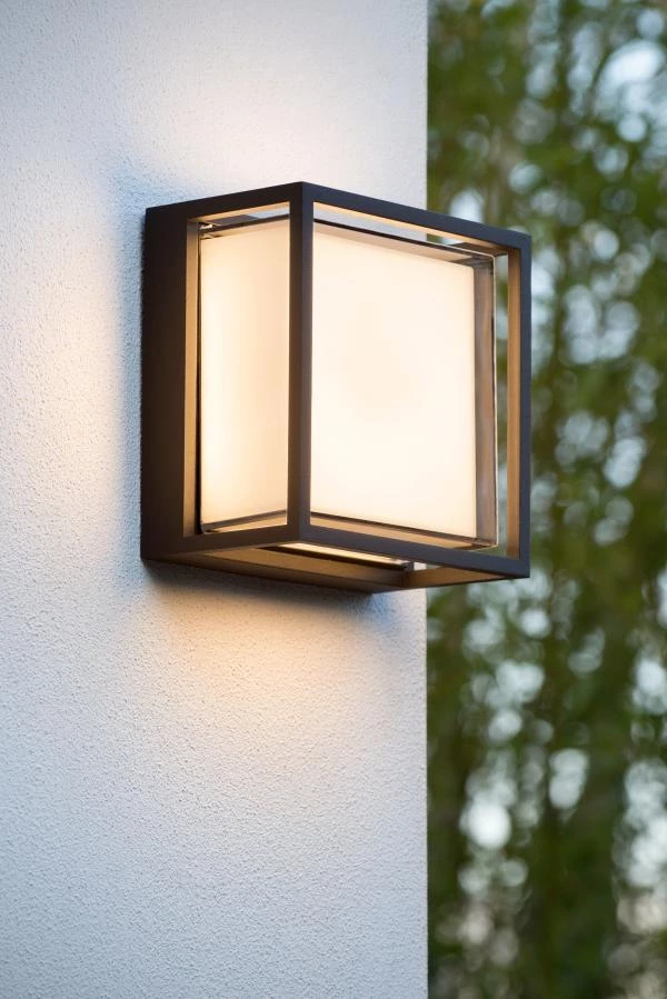 Lucide SINGA LED - Lámpara de pared Fuera - LED - 1x9,6W 3000K - IP54 - Negro - ambiente 1